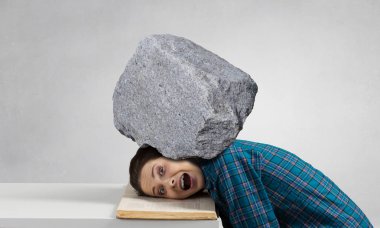 Sınavlarına hazırlanıyor. Karışık teknik