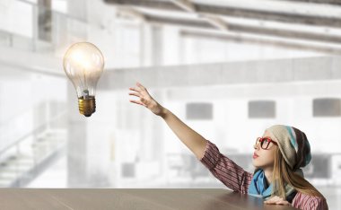 Güzel öğrenci kız. Karışık teknik