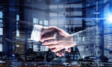 Ortaklar el sallıyor. Karışık teknik