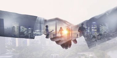 Ortaklar el sallıyor. Karışık teknik