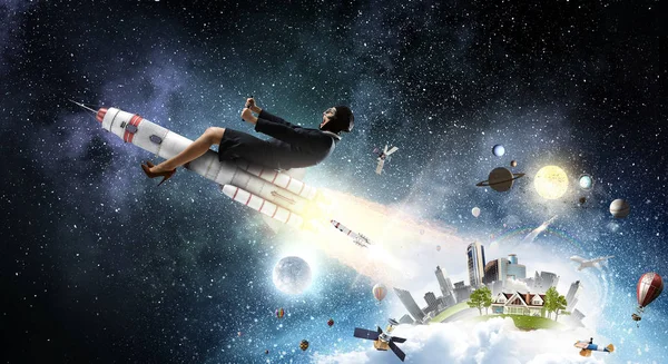 Vrouw op ruimte raket. Mixed media — Stockfoto