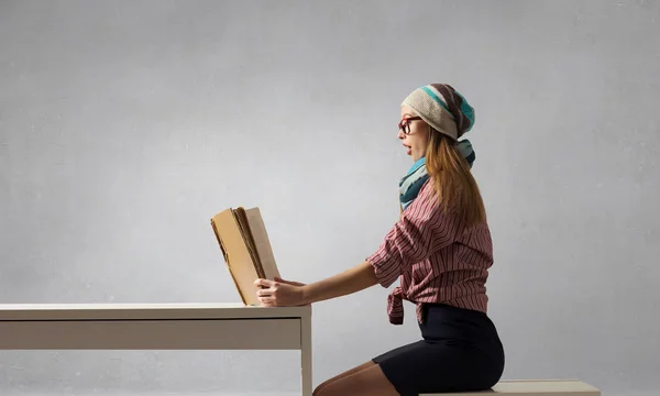 Student girl studying science . Mixed media — Stock Photo, Image