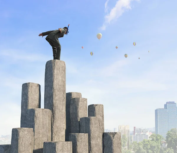 Üstten dalış iş adamı. Karışık teknik