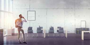 Çağrı yapmaya iş adamı. Karışık teknik