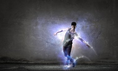 B-boy bazı performans taşır. Karışık teknik