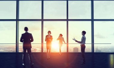 Konuşmak kurumsal karşı karşıya olduğu yeni gün. Karışık teknik