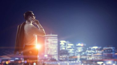 Geç geceye kadar çalışma. Karışık teknik