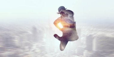 B-boy bazı performans taşır. Karışık teknik