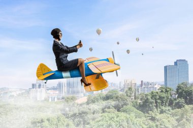 Çizilmiş uçak kadında. Karışık teknik