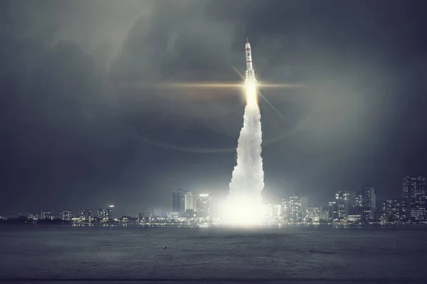 Roket uzay gemisi. Karışık teknik — Stok fotoğraf
