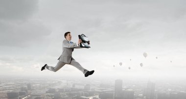 Hayat onun etkin durumunda. Karışık teknik