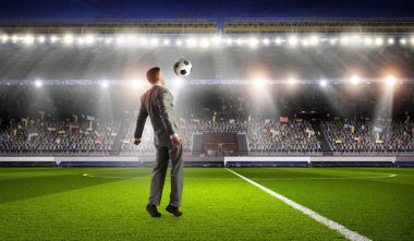 Futbol oynamak bir iş adamı. Karışık teknik