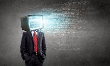 Tv adamla baş yerine. Karışık teknik