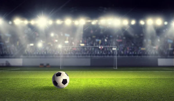 Estadio de fútbol en los focos. Medios mixtos — Foto de Stock