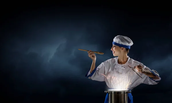 Ona je kouzelník jako kuchař. Kombinovaná technika — Stock fotografie