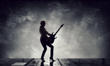 Onun yaşam tarzı müziktir. Karışık teknik