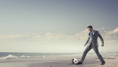 O lider ve ileri oyuncu. Karışık teknik