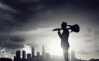 Zarif gitarist siluet. Karışık teknik