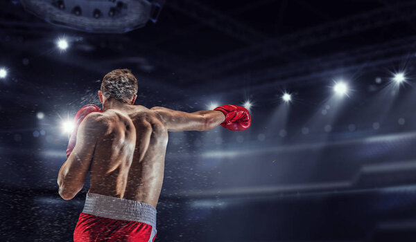 Он будет чемпионом. Смешанные медиа
