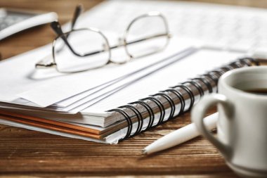 İş natürmort kavramı. Karışık teknik