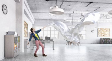 Kız iç beyaz kumaş al. Karışık teknik