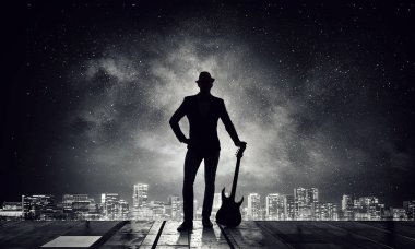 Zarif gitarist siluet. Karışık teknik