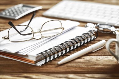 İş natürmort kavramı. Karışık teknik