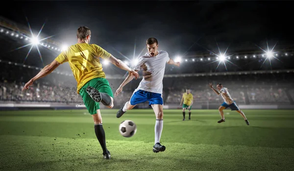 Heta stunder av fotbollsmatch. Mixed media — Stockfoto