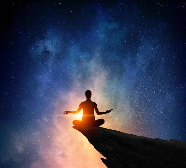 Yoga fiziksel ve ruhsal tedavi olarak. Karışık teknik