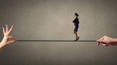 Kendinden emin ve riskli hanım kız. Karışık teknik