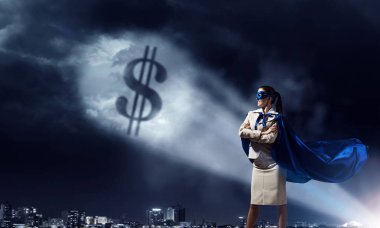 Güçlü ve kuvvetli süper kahraman. Karışık teknik