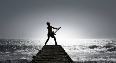 Onun yaşam tarzı müziktir. Karışık teknik