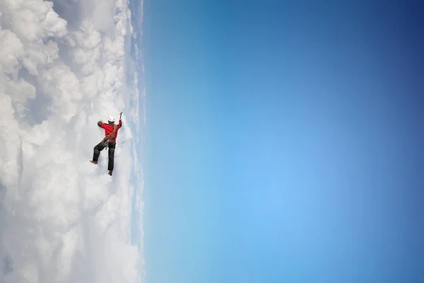 La escalada extrema es su adrenalina. Medios mixtos — Foto de Stock