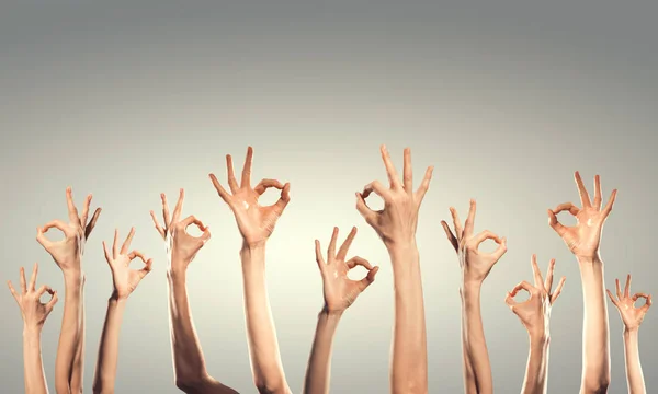 Grupp av människor upphov händer. Mixed media — Stockfoto