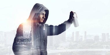 Sprey ile çizim adam. Karışık teknik