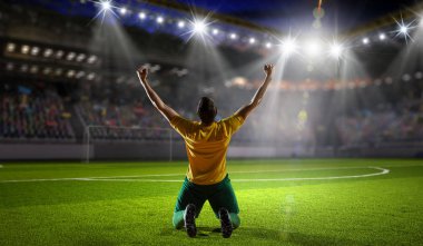 Muzaffer futbol oyuncusu. Karışık teknik