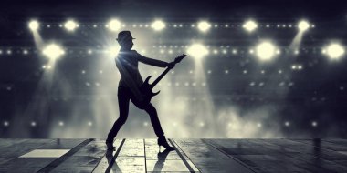 Onun yaşam tarzı müziktir. Karışık teknik