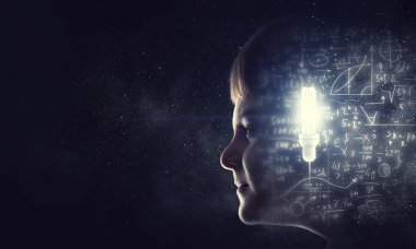 Küçük adam karanlıkta arıyor. Karışık teknik