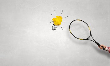 Raket kişi elinde. Karışık teknik