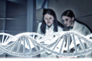 Kimya laboratuarında çalışan diğer uzmanlar. Karışık teknik