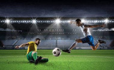 Futbol maçı sıcak anlar. Karışık teknik