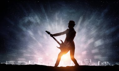 Onun yaşam tarzı müziktir. Karışık teknik