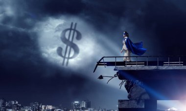 Güçlü ve kuvvetli süper kahraman. Karışık teknik