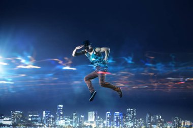 B-boy bazı performans taşır. Karışık teknik