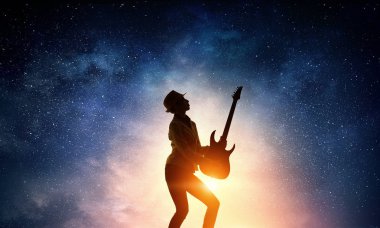 Onun yaşam tarzı müziktir. Karışık teknik