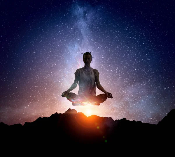 Yoga come terapia fisica e spirituale. Mezzi misti — Foto Stock