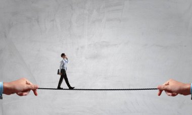 O kendinden emin ve riskli adam. Karışık teknik
