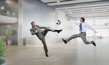 O futbol fanatiği. Karışık teknik