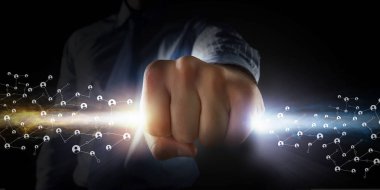 Adam ışık akışı yakalamak. Karışık teknik