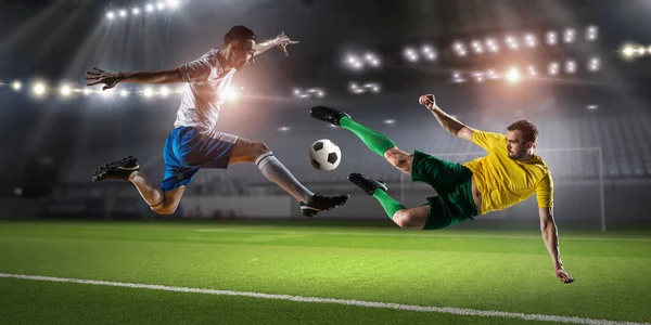 Futbol maçı sıcak anlar. Karışık teknik